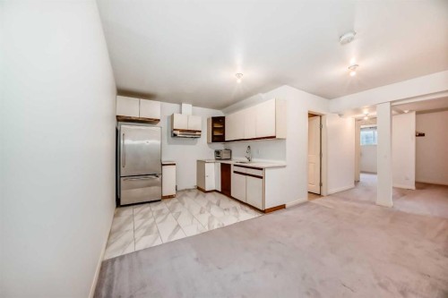 58 Sherwood Street Nw, Calgary, AB - Indoor Photo Showing Kitchen