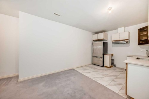 58 Sherwood Street Nw, Calgary, AB - Indoor Photo Showing Kitchen