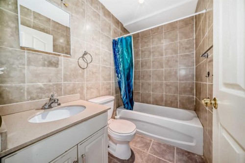 58 Sherwood Street Nw, Calgary, AB - Indoor Photo Showing Bathroom