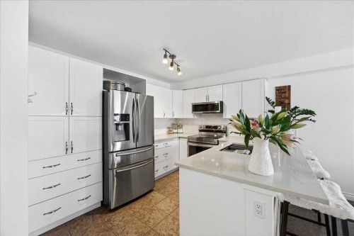 3 Tucker Circle, Okotoks, AB - Indoor Photo Showing Kitchen With Stainless Steel Kitchen With Upgraded Kitchen