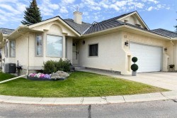 63 Edgepark Villas NW Calgary, AB T3A 3S2