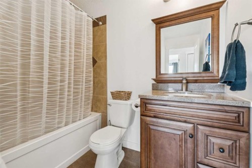 14 Glenhill Crescent, Cochrane, AB - Indoor Photo Showing Bathroom