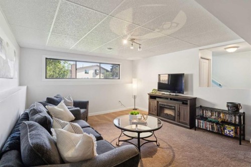 14 Glenhill Crescent, Cochrane, AB - Indoor Photo Showing Living Room