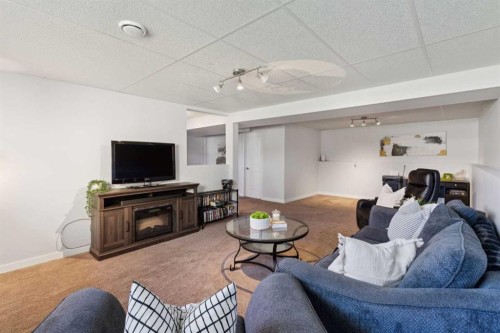 14 Glenhill Crescent, Cochrane, AB - Indoor Photo Showing Living Room
