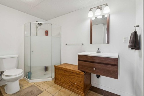 14 Glenhill Crescent, Cochrane, AB - Indoor Photo Showing Bathroom