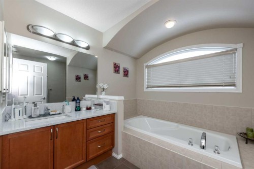 212 Silverado Range Heights Sw, Calgary, AB - Indoor Photo Showing Bathroom