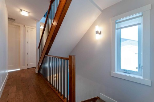 515 21 Avenue Ne, Calgary, AB - Indoor Photo Showing Other Room