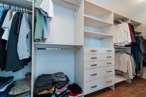 515 21 Avenue Ne, Calgary, AB - Indoor With Storage