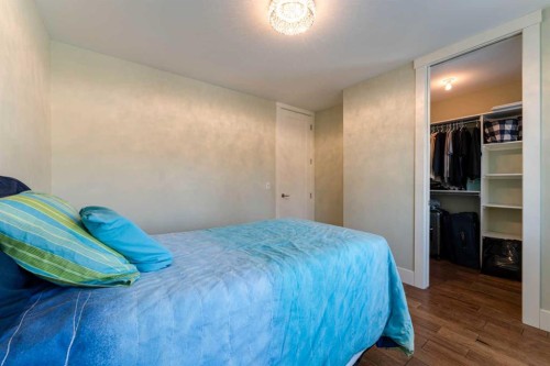 515 21 Avenue Ne, Calgary, AB - Indoor Photo Showing Bedroom