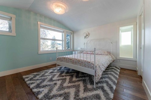 515 21 Avenue Ne, Calgary, AB - Indoor Photo Showing Bedroom
