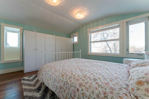 515 21 Avenue Ne, Calgary, AB - Indoor Photo Showing Bedroom