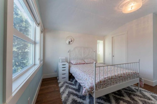 515 21 Avenue Ne, Calgary, AB - Indoor Photo Showing Bedroom