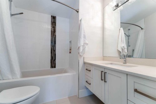 515 21 Avenue Ne, Calgary, AB - Indoor Photo Showing Bathroom