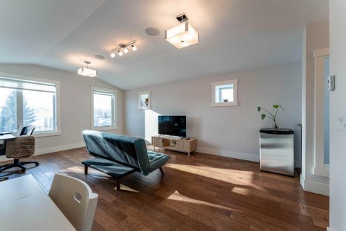 515 21 Avenue Ne, Calgary, AB - Indoor