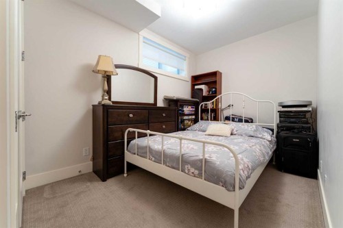 515 21 Avenue Ne, Calgary, AB - Indoor Photo Showing Bedroom