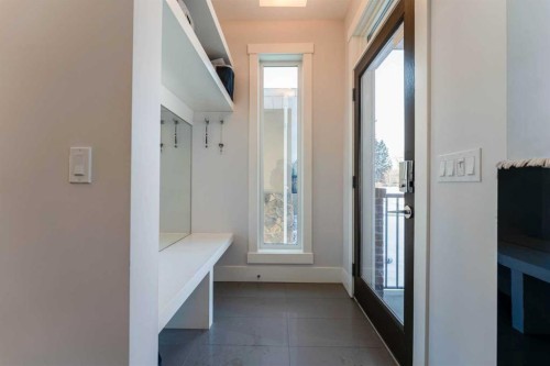 515 21 Avenue Ne, Calgary, AB - Indoor Photo Showing Other Room