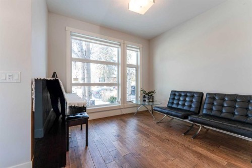 515 21 Avenue Ne, Calgary, AB - Indoor Photo Showing Other Room
