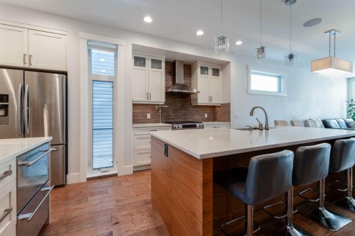 515 21 Avenue Ne, Calgary, AB - Indoor Photo Showing Kitchen With Stainless Steel Kitchen With Upgraded Kitchen