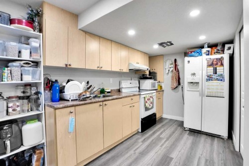 6081 Martingrove Road Ne, Calgary, AB - Indoor Photo Showing Kitchen