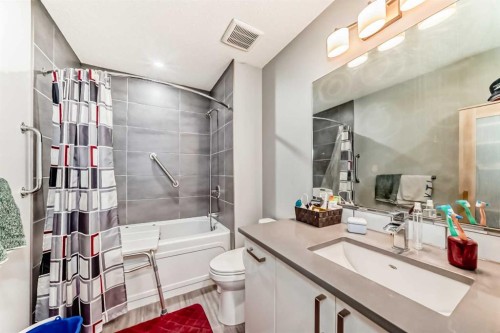 366 Auburn Bay Avenue Se, Calgary, AB - Indoor Photo Showing Bathroom