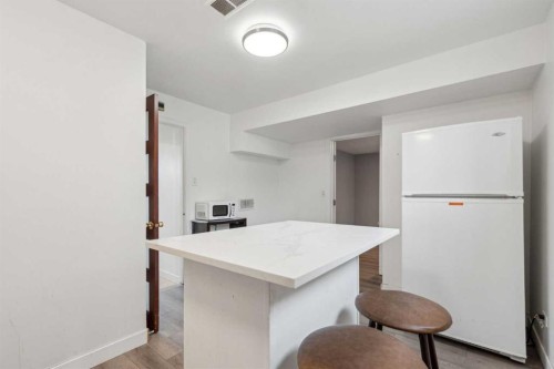 475 27 Avenue Nw, Calgary, AB - Indoor Photo Showing Kitchen