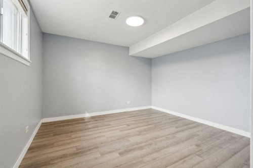 475 27 Avenue Nw, Calgary, AB - Indoor Photo Showing Other Room