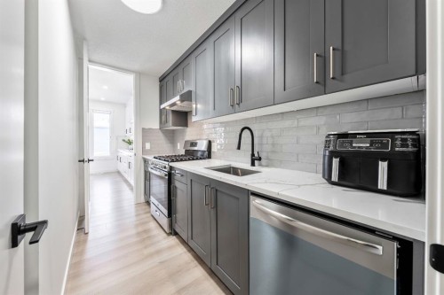 27 Bridges Drive, Langdon, AB - Indoor Photo Showing Kitchen With Stainless Steel Kitchen With Upgraded Kitchen