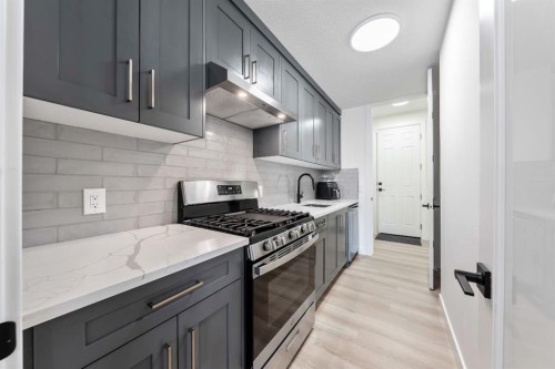 27 Bridges Drive, Langdon, AB - Indoor Photo Showing Kitchen With Upgraded Kitchen