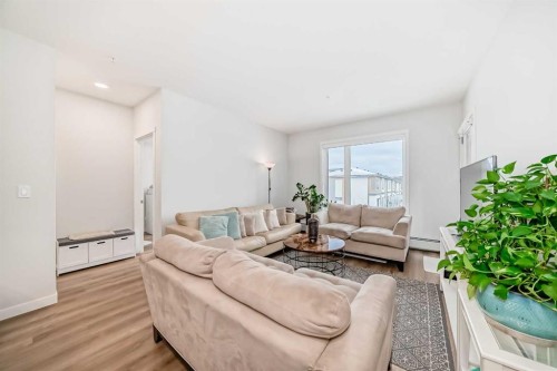 316-200 Shawnee Square Sw, Calgary, AB - Indoor Photo Showing Living Room
