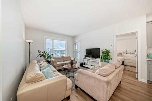 316-200 Shawnee Square Sw, Calgary, AB - Indoor Photo Showing Living Room