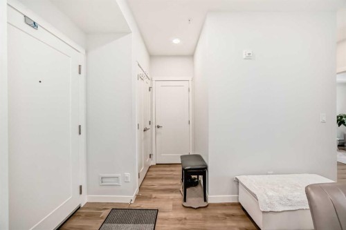316-200 Shawnee Square Sw, Calgary, AB - Indoor