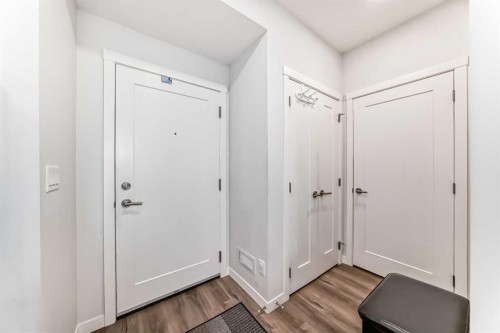 316-200 Shawnee Square Sw, Calgary, AB - Indoor Photo Showing Other Room
