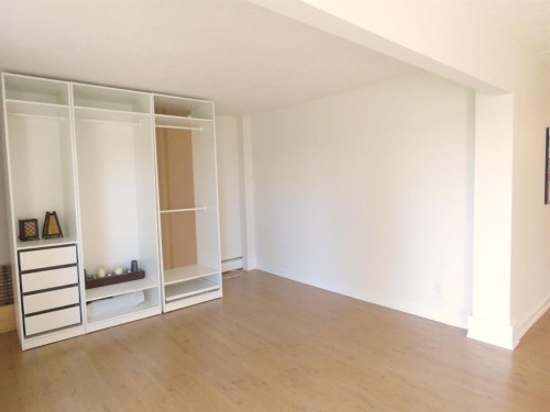 204-328 Cedar Crescent Sw, Calgary, AB - Indoor Photo Showing Other Room