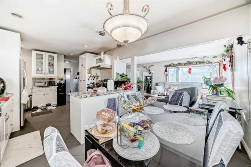 8222 Fairmount Drive Se, Calgary, AB - Indoor Photo Showing Dining Room