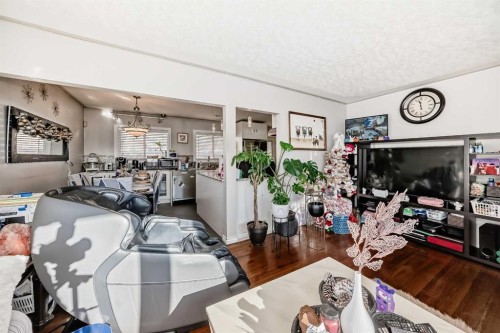 8222 Fairmount Drive Se, Calgary, AB - Indoor