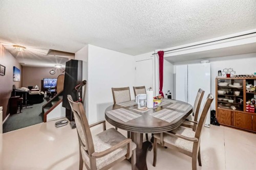 8222 Fairmount Drive Se, Calgary, AB - Indoor Photo Showing Dining Room
