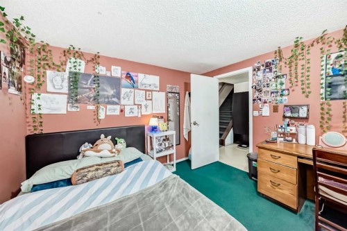 8222 Fairmount Drive Se, Calgary, AB - Indoor Photo Showing Bedroom