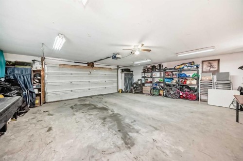 8222 Fairmount Drive Se, Calgary, AB - Indoor Photo Showing Garage