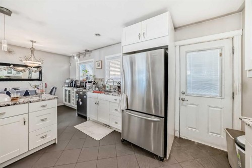 8222 Fairmount Drive Se, Calgary, AB - Indoor Photo Showing Kitchen