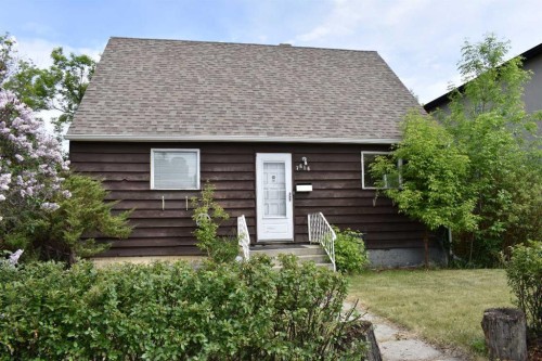 7616 34 Avenue Nw, Calgary, AB - Outdoor