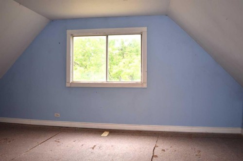 7616 34 Avenue Nw, Calgary, AB - Indoor Photo Showing Other Room