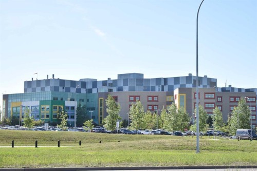 7616 34 Avenue Nw, Calgary, AB - Outdoor