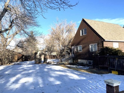 7616 34 Avenue Nw, Calgary, AB - Outdoor