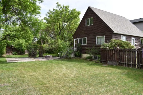 7620 34 Avenue Nw, Calgary, AB 