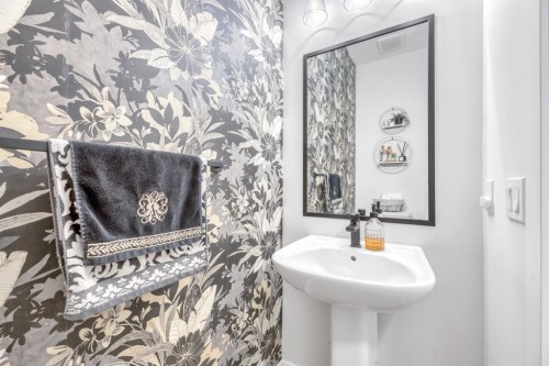 240 Creekstone Path Sw, Calgary, AB - Indoor Photo Showing Bathroom