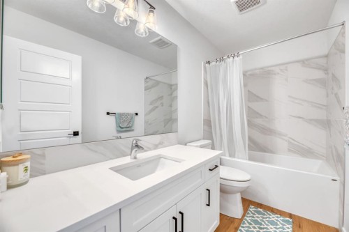 240 Creekstone Path Sw, Calgary, AB - Indoor Photo Showing Bathroom