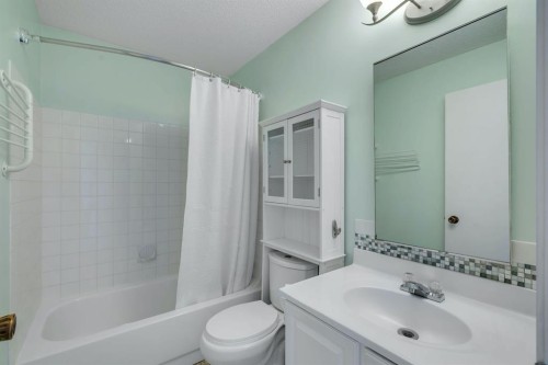 127 Falshire Way Ne, Calgary, AB - Indoor Photo Showing Bathroom