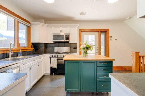 1512 33 Avenue Sw, Calgary, AB - Indoor Photo Showing Kitchen With Double Sink