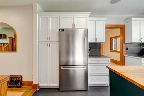 1512 33 Avenue Sw, Calgary, AB - Indoor Photo Showing Kitchen