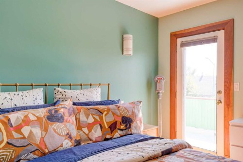 1512 33 Avenue Sw, Calgary, AB - Indoor Photo Showing Bedroom